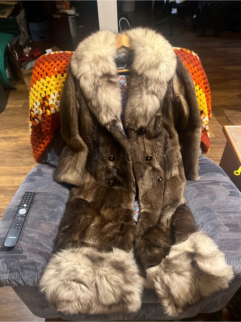 Luxurious Brown Fur Coat with Cream Fur Trim